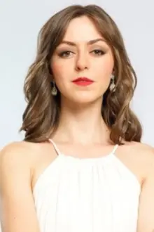 Luna Baxter como: Marta