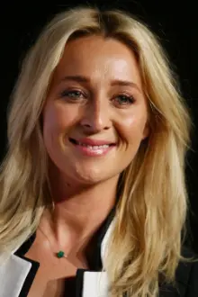 Asher Keddie como: Julia Jackson