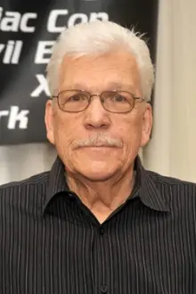 Tom Atkins como: Arkin’s father