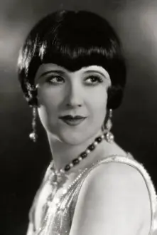 Margaret Livingston como: Mae