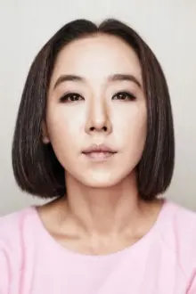 Kang Soo-youn como: Mrs. Goosan