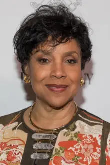 Phylicia Rashād como: Desiree