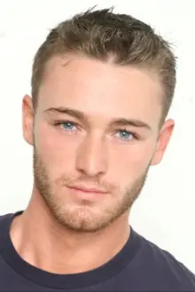 Jake McLaughlin como: Ryan