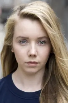 Lauren Lyle como: Sal