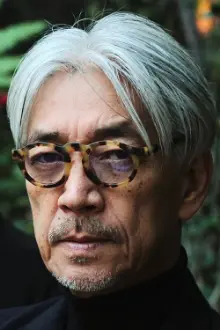 Ryuichi Sakamoto como: Self - Keyboards