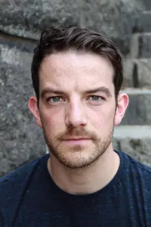 Kevin Guthrie como: Fergus Suter