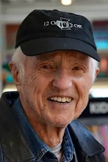 Haskell Wexler como: Ele mesmo