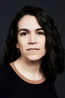 Abbi Jacobson como: Leslie Fisher