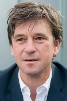 Peter Schneider como: Frank Schröder