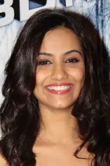 Tia Bajpai como: Smruti