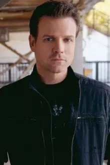 Scott Gibson como: Det. Daniel Leaton