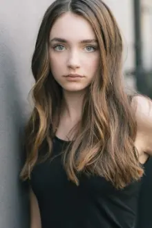 Yasmeene Ball como: Chloe Howell