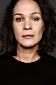 Sandrine Bisson como: Claudette Trogi