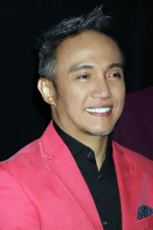 Arnel Pineda como: Himself - Lead Vocals