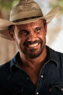 Aaron Pedersen como: 