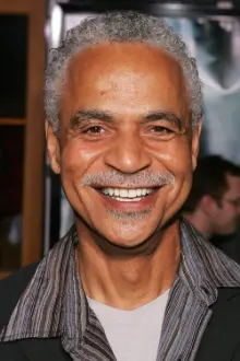 Ron Glass como: 