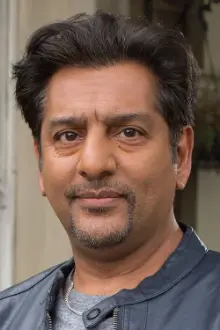 Nitin Ganatra como: 