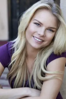 Kelli Goss como: Skylar Reid