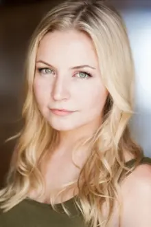 Lindsey Haun como: Holly Lovell