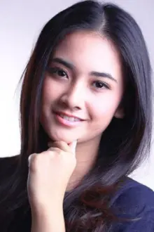 Nadya Arina como: Gweny