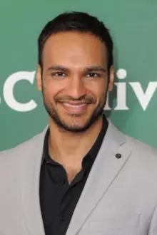 Arjun Gupta como: Rahul Mehra