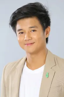 Yves Flores como: Benjamin Arguelles