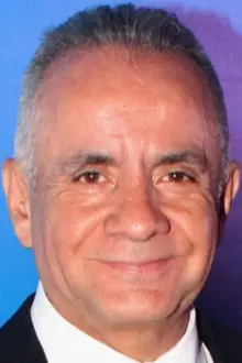 Álvaro Guerrero como: Roberto
