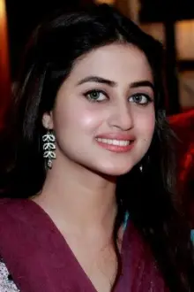 Sajal Ali como: Parinaaz