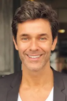 Mariano Martínez como: Valentín D'Alessandro