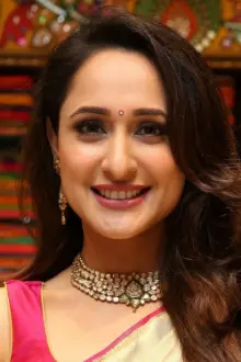 Pragya Jaiswal como: Kiran Reddy