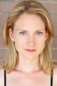 Sonja Bennett como: Estelle