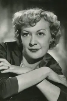 Eleanor Summerfield como: Mrs. Bastian