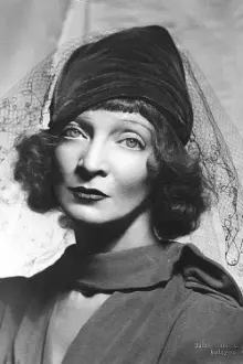 Estelle Winwood como: Mrs Patterson