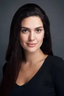 Bergüzar Korel como: Feride Şadoğlu