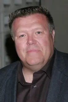 Joel McKinnon Miller como: Hank Fletcher