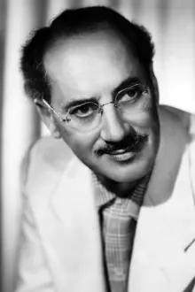 Groucho Marx como: Self - Host