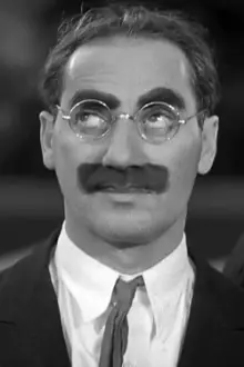 Groucho Marx como: Rufus T. Firefly