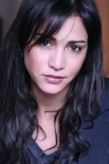 Morjana Alaoui como: Evie