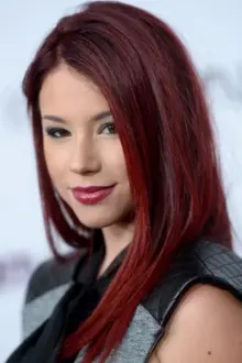 Jillian Rose Reed como: Naomi Turner (voice)