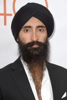 Waris Ahluwalia como: 