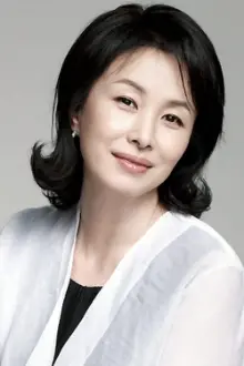 김미숙 como: Jung Han Sook (Jun Woo's mother)