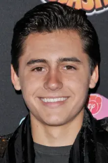 Isaak Presley como: Ethan Diaz