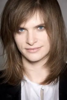 Lena Lauzemis como: Katja
