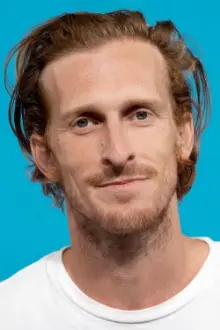 Austin Amelio como: Jasper