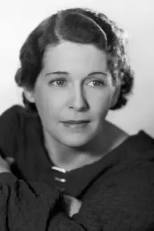 Virginia Brissac como: Aunt Julia