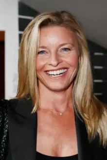 Tammy Macintosh como: Claire McLeod