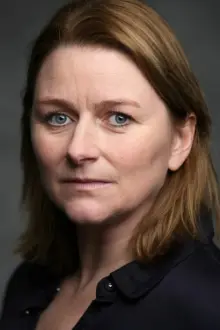 Rosie Cavaliero como: Helen