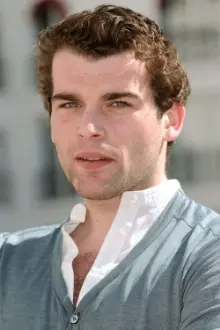 Stanley Weber como: Charles