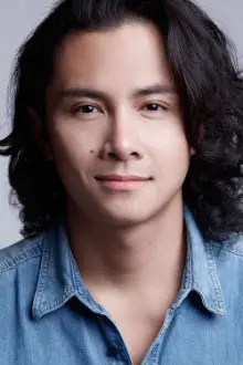 JC Santos como: Ernest