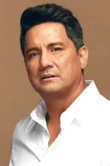 Richard Gomez como: Serge Osmena III